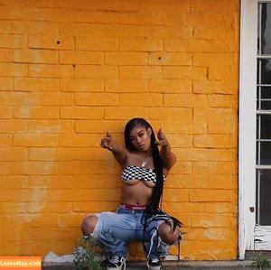 MilaJ photo #0015