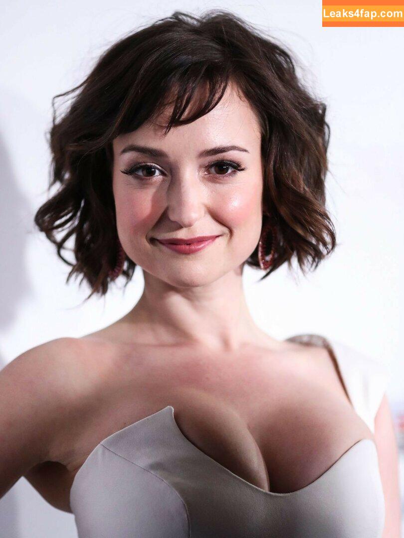 Milana Vayntrub / AT&T Girl / https: / mintmilana leaked photo photo #0008