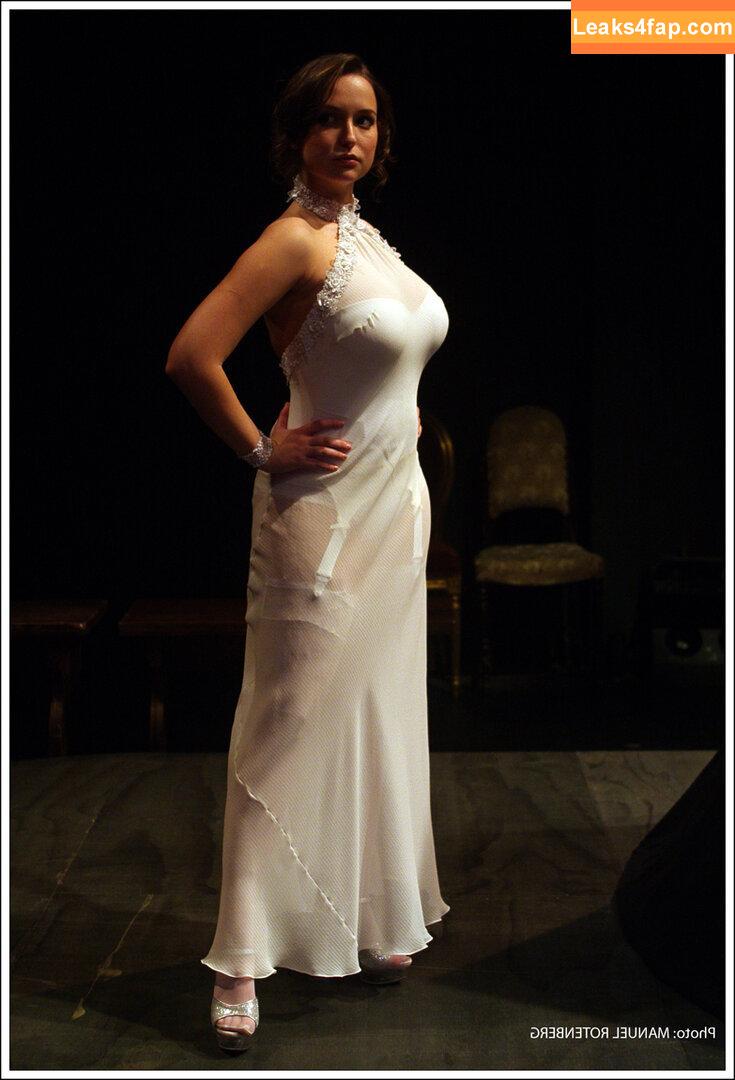 Milana Vayntrub / AT&T Girl / https: / mintmilana leaked photo photo #0018