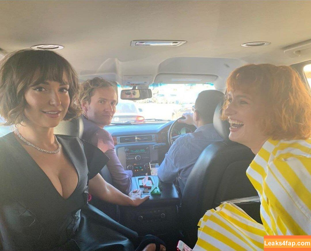 Milana Vayntrub / AT&T Girl / https: / mintmilana leaked photo photo #0021