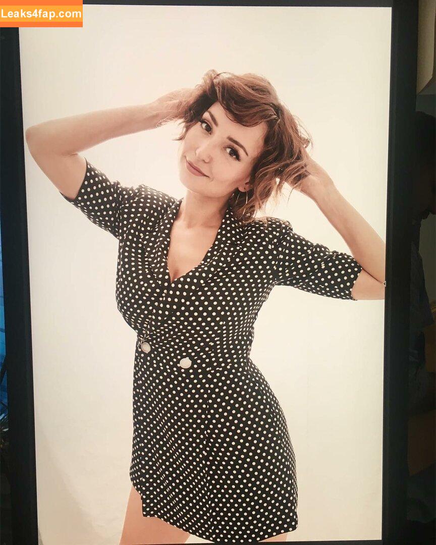 Milana Vayntrub / AT&T Girl / https: / mintmilana leaked photo photo #0031