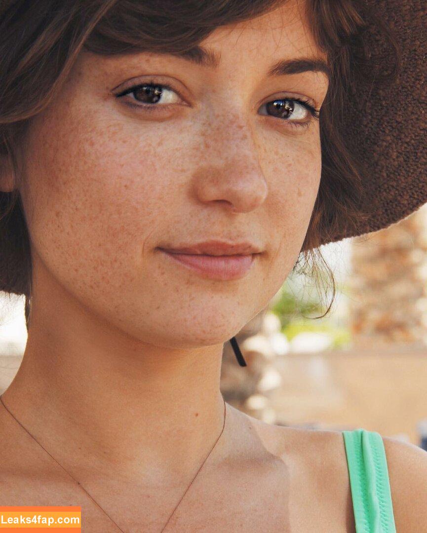 Milana Vayntrub / AT&T Girl / https: / mintmilana leaked photo photo #0039