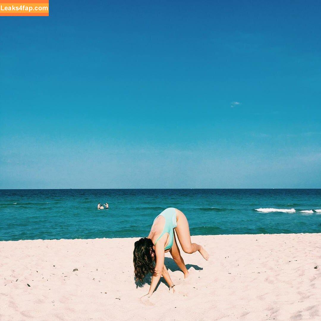 Milana Vayntrub / AT&T Girl / https: / mintmilana слитое фото фото #0050