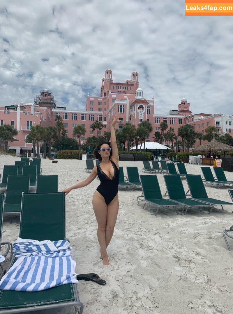 Milana Vayntrub / AT&T Girl / https: / mintmilana слитое фото фото #0053