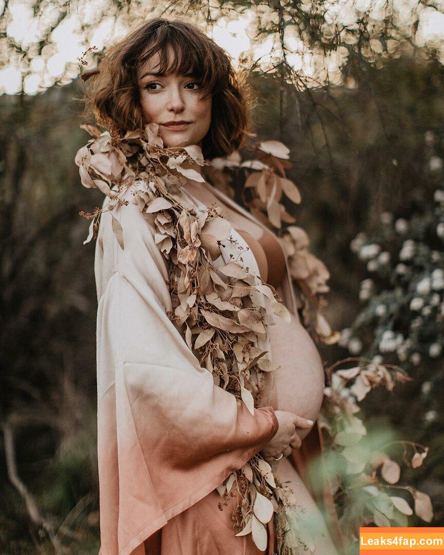 Milana Vayntrub / AT&T Girl / https: / mintmilana слитое фото фото #0059