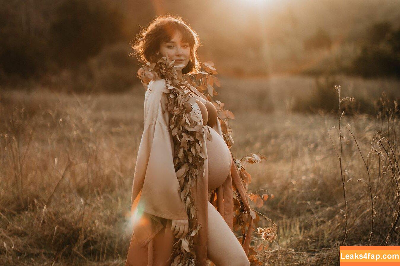 Milana Vayntrub / AT&T Girl / https: / mintmilana слитое фото фото #0060