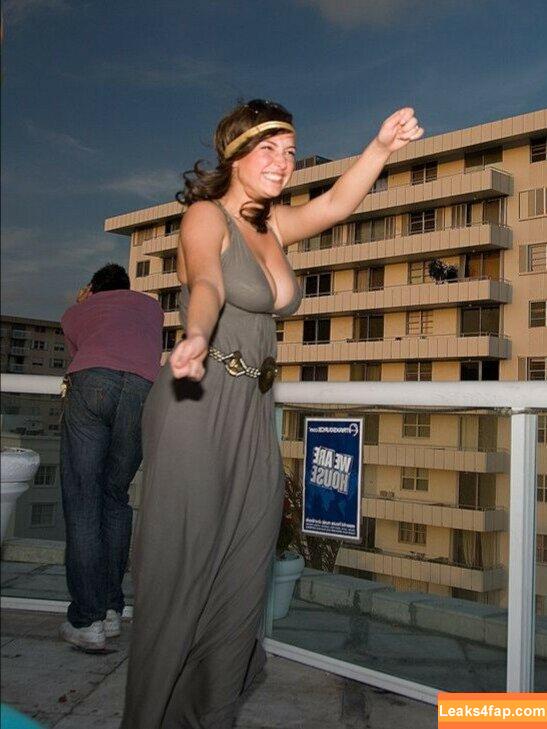 Milana Vayntrub / AT&T Girl / https: / mintmilana слитое фото фото #0064