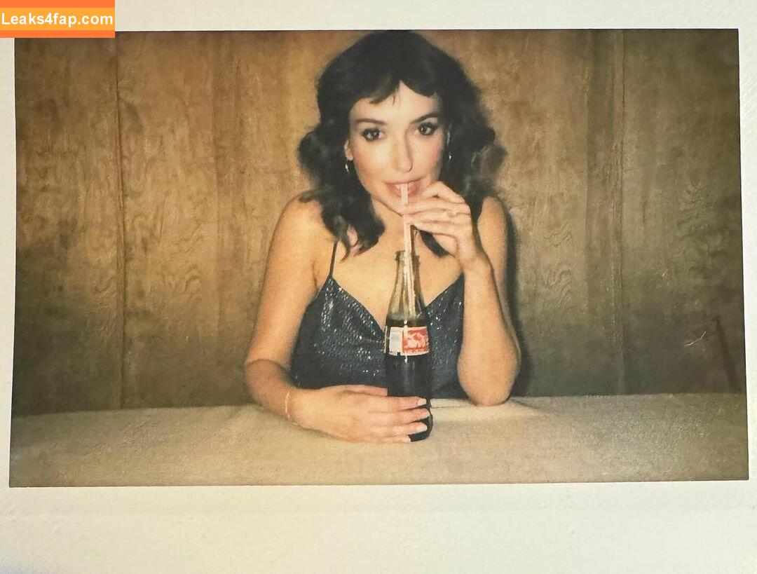 Milana Vayntrub / AT&T Girl / https: / mintmilana слитое фото фото #0228