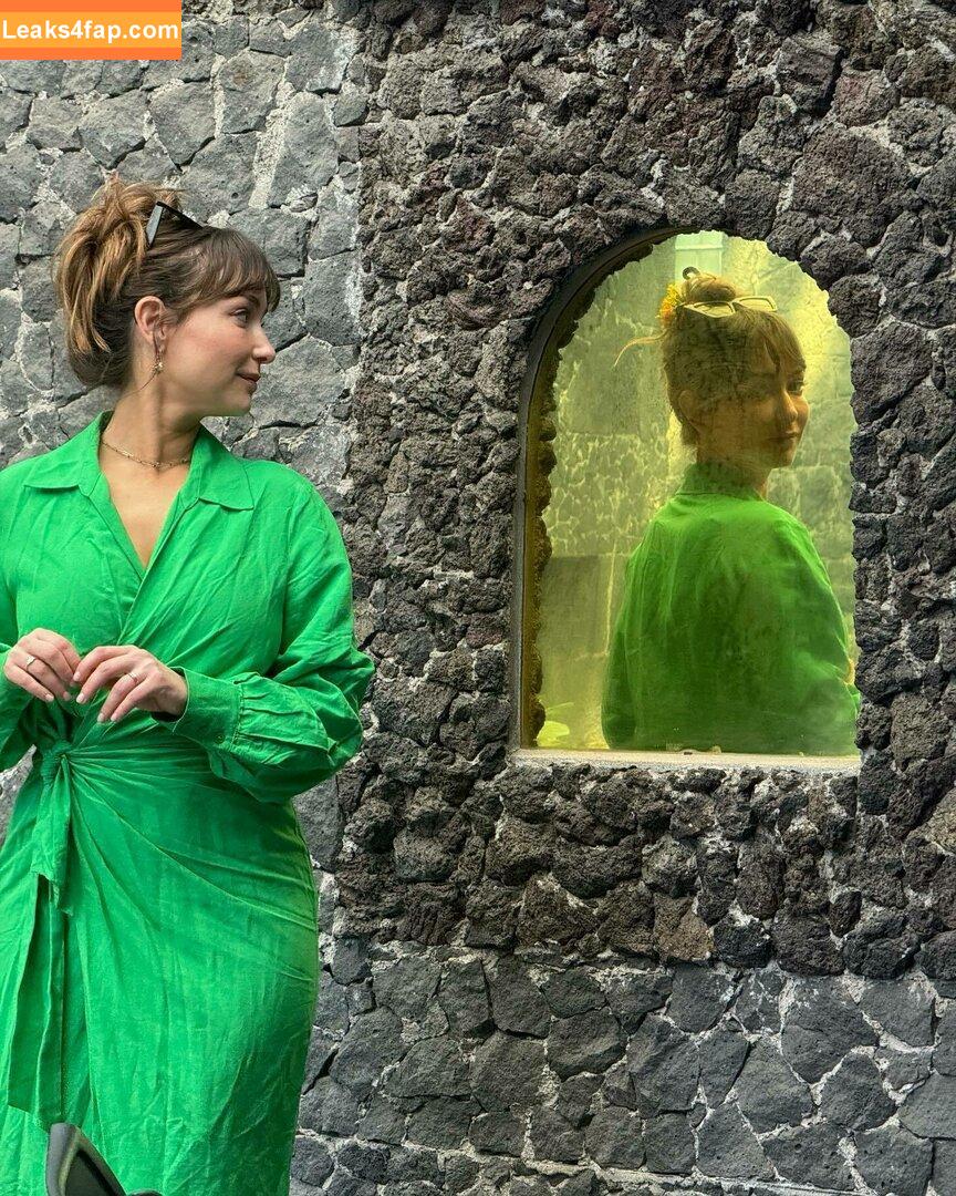 Milana Vayntrub / AT&T Girl / https: / mintmilana leaked photo photo #0303
