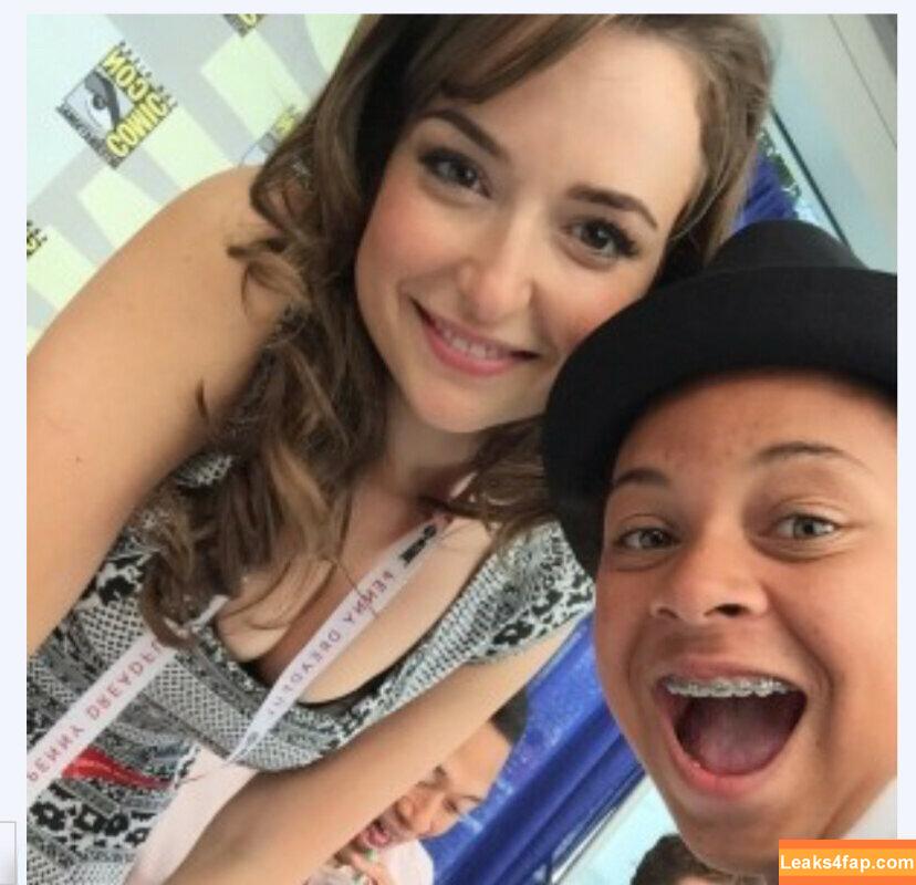 Milana Vayntrub / AT&T Girl / https: / mintmilana leaked photo photo #0337