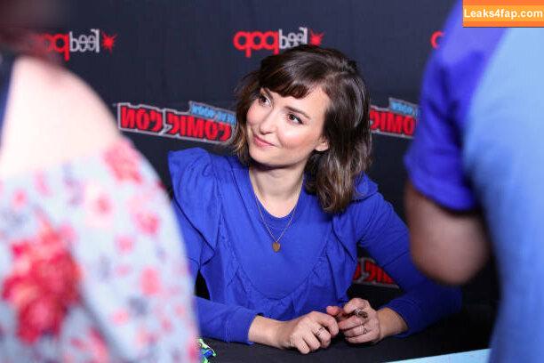 Milana Vayntrub / AT&T Girl / https: / mintmilana слитое фото фото #0537