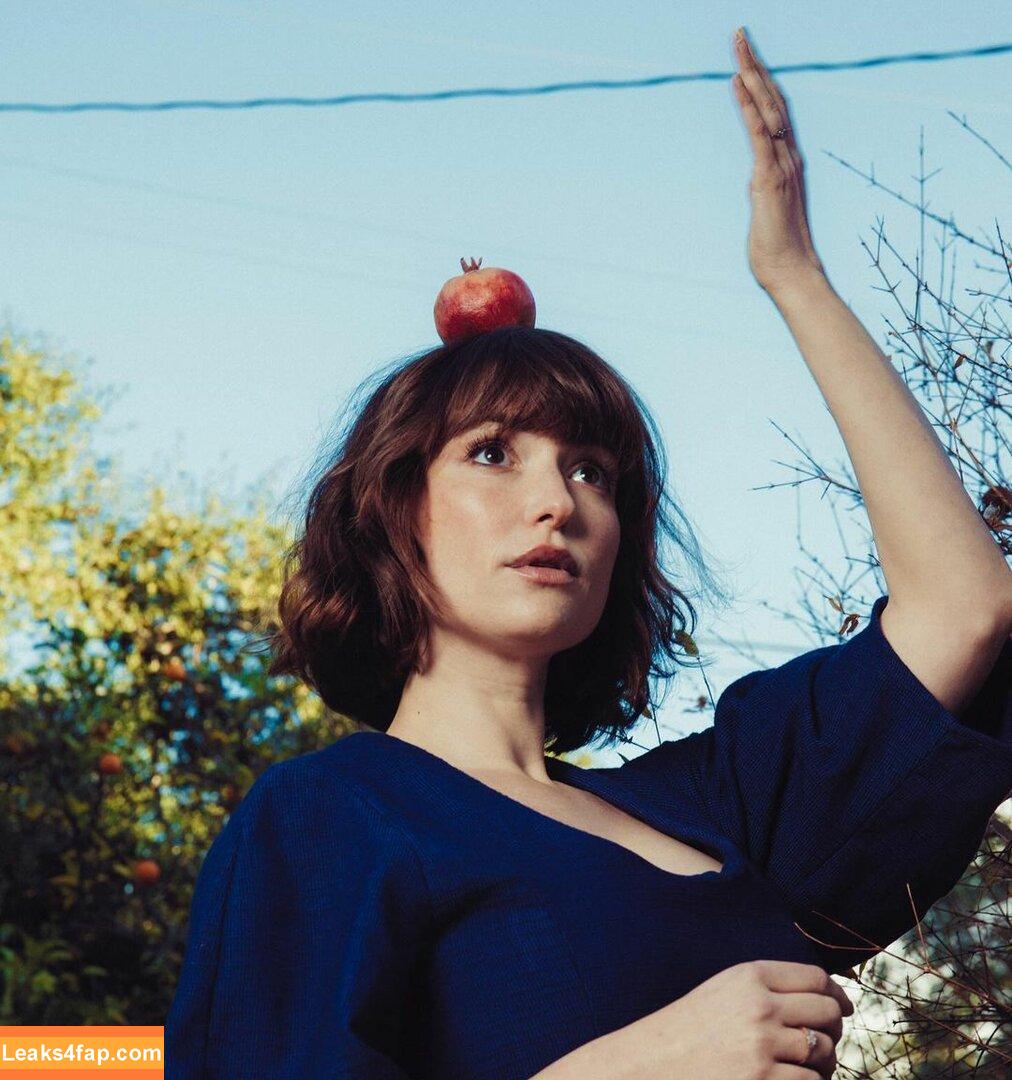 Milana Vayntrub / AT&T Girl / https: / mintmilana слитое фото фото #0561