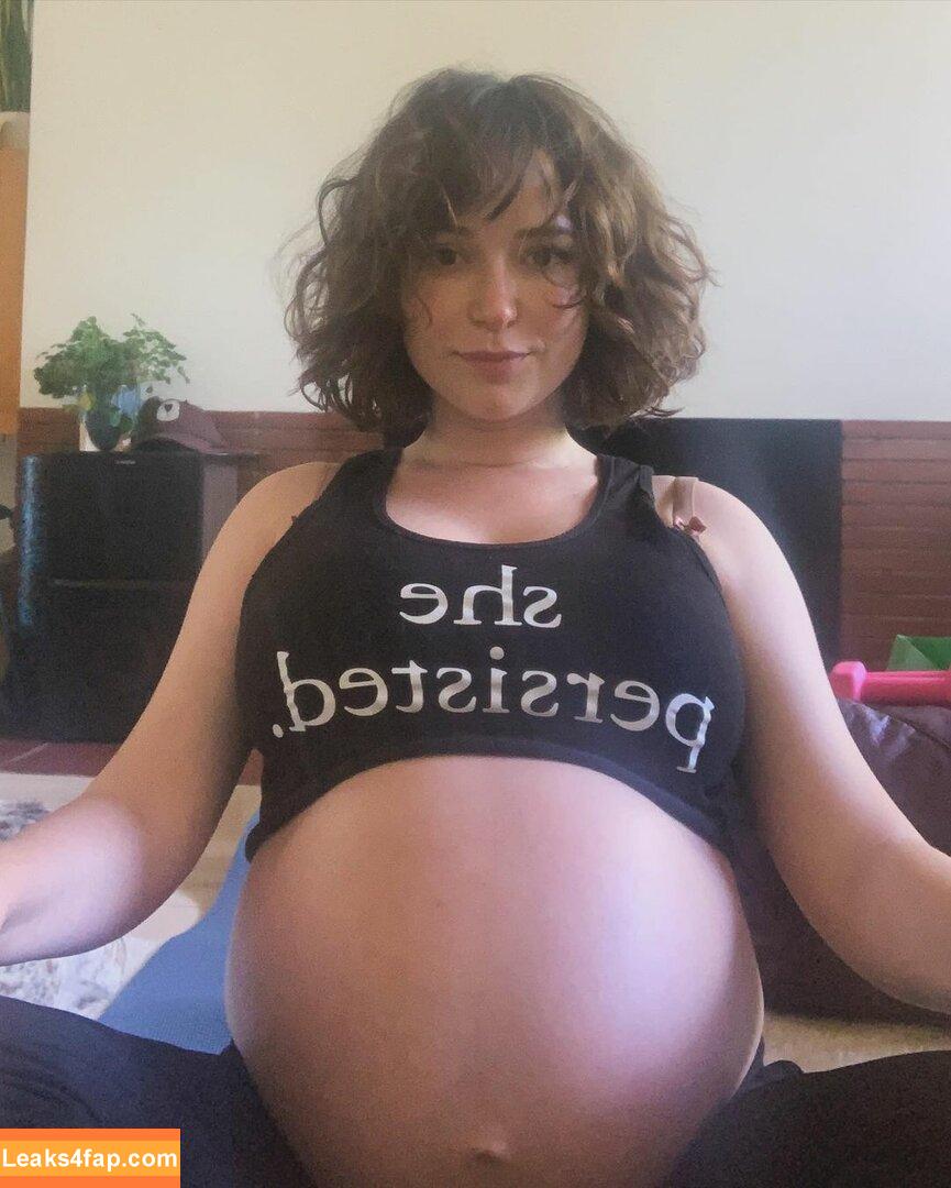 Milana Vayntrub / AT&T Girl / https: / mintmilana leaked photo photo #0581