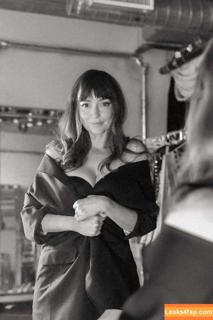 Milana Vayntrub / AT&T Girl / https: / mintmilana leaked photo photo #0718