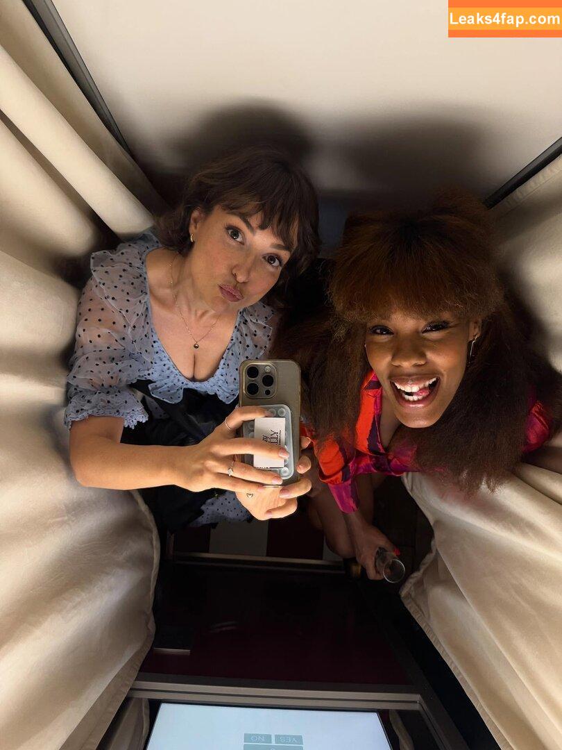 Milana Vayntrub / AT&T Girl / https: / mintmilana leaked photo photo #0719