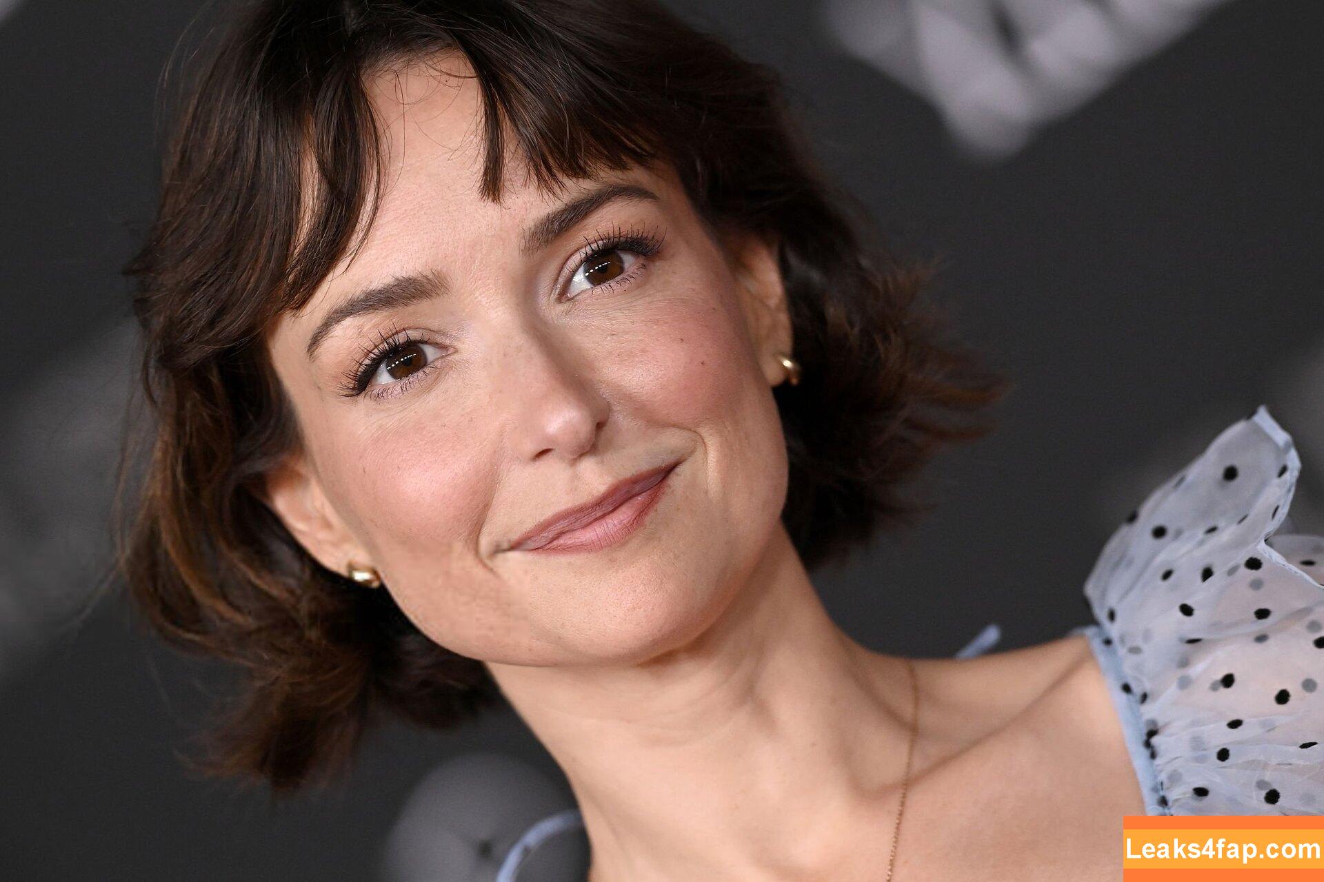 Milana Vayntrub / AT&T Girl / https: / mintmilana leaked photo photo #0765