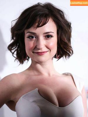 Milana Vayntrub фото #0008