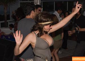 Milana Vayntrub фото #0013