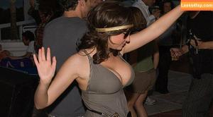 Milana Vayntrub photo #0070