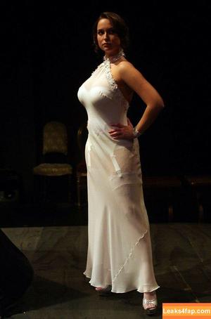 Milana Vayntrub photo #0095