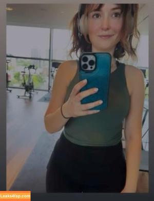 Milana Vayntrub photo #0121
