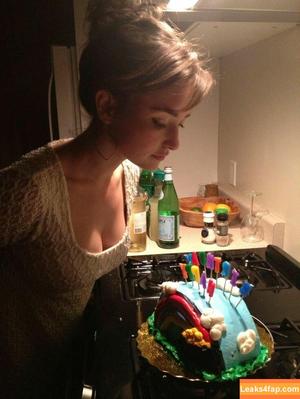 Milana Vayntrub photo #0174