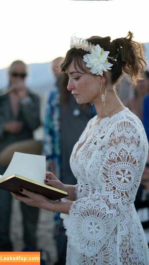 Milana Vayntrub photo #0177