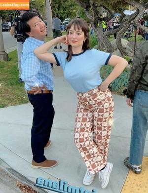 Milana Vayntrub photo #0210