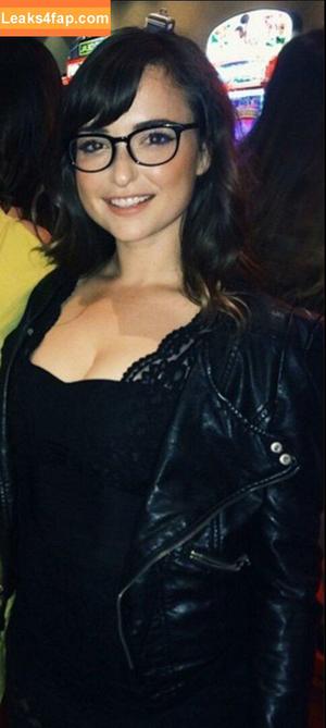 Milana Vayntrub photo #0213