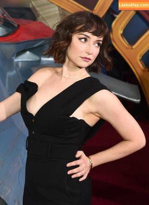 Milana Vayntrub фото #0541