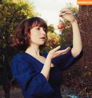 Milana Vayntrub photo #0559