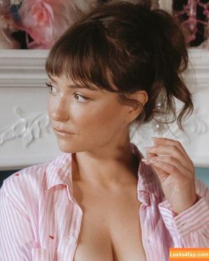 Milana Vayntrub фото #0634