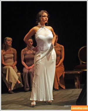 Milana Vayntrub фото #0697