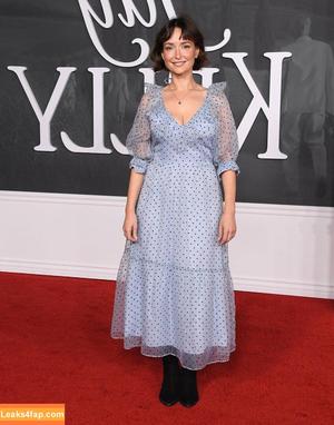 Milana Vayntrub photo #0737