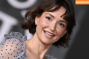 Milana Vayntrub photo #0762