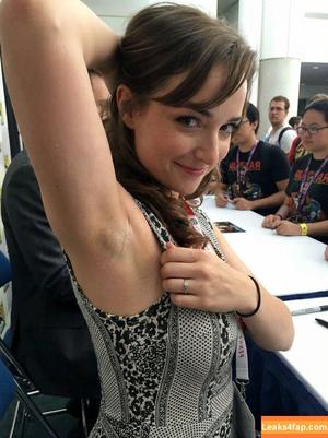 Milana Vayntrub фото #0790