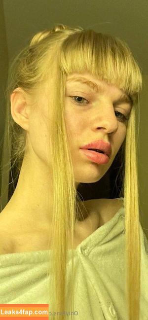 milana_wood photo #0001