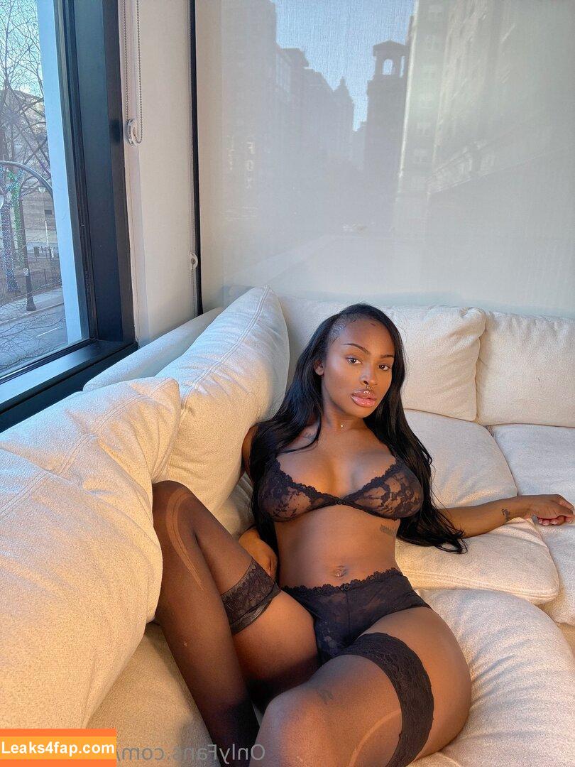 milandior3 / parisvalentinee leaked photo photo #0146