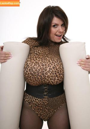 Milena Velba photo #9159