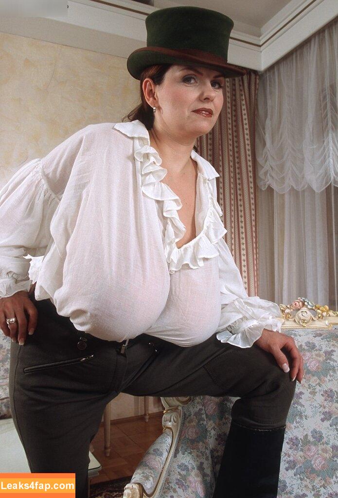 Milena Velba / milena_offical / ms.milenavelba / velbamilenaveronikalz leaked photo photo #10378