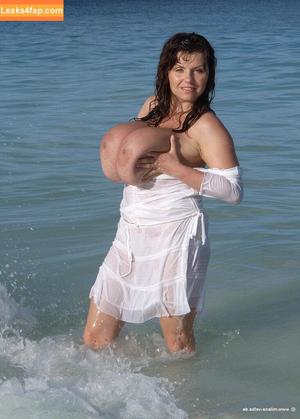 Milena Velba photo #10359