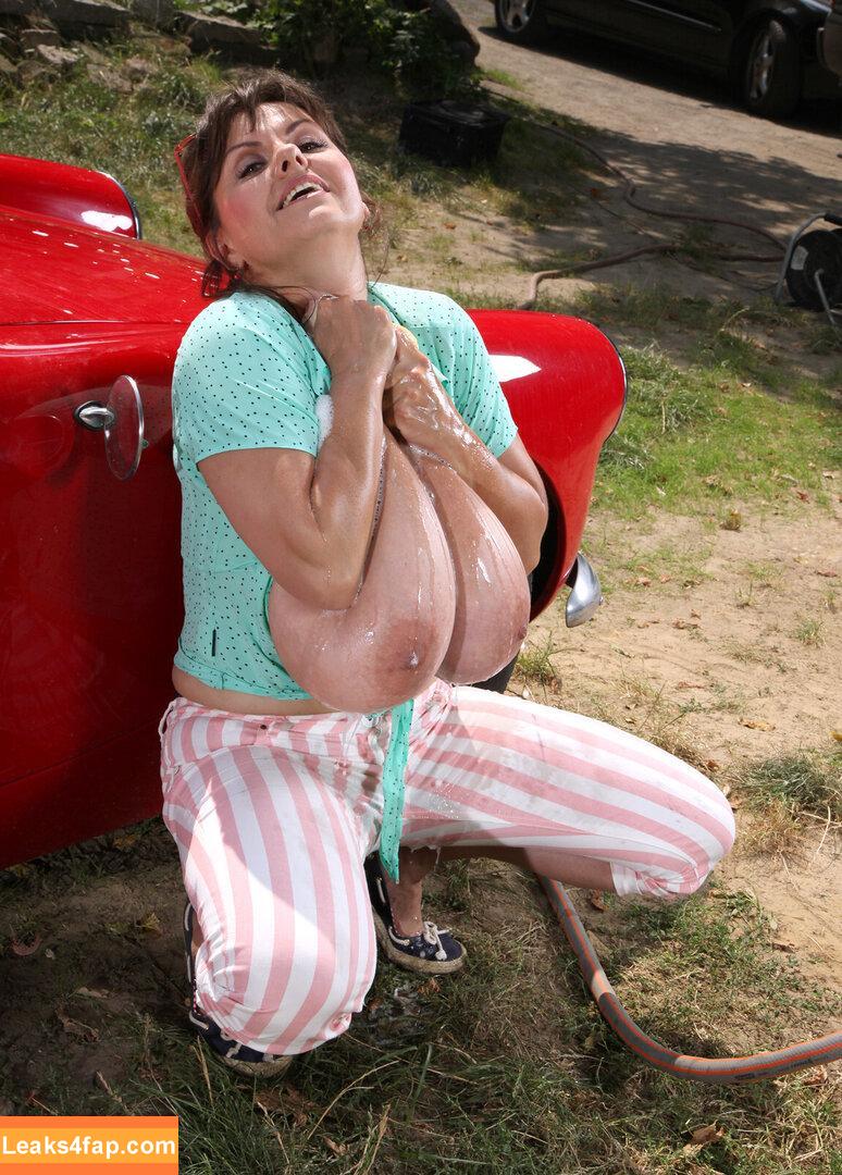 Milena Velba / milena_offical / ms.milenavelba / velbamilenaveronikalz leaked photo photo #12036