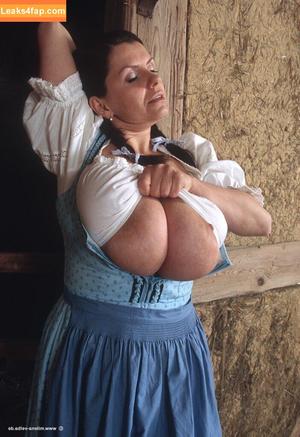 Milena Velba photo #7142