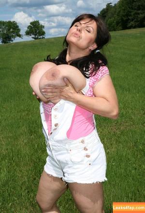 Milena Velba photo #8050