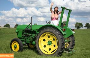 Milena Velba photo #8057