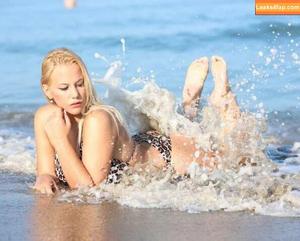 Milena Velba photo #8563