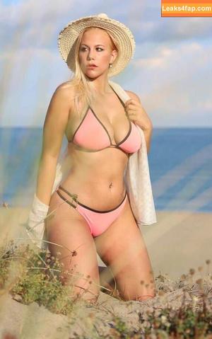 Milena Velba photo #8566