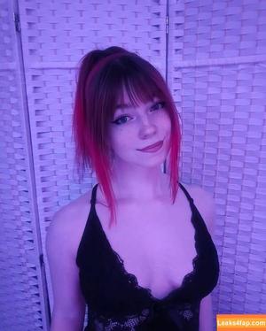 Milenaaxy photo #0003