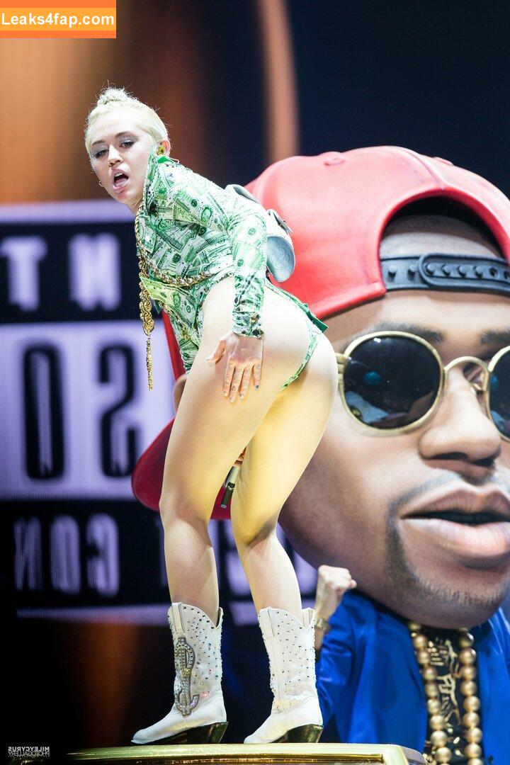 Miley Cyrus / https: / mileycyrus leaked photo photo #0035