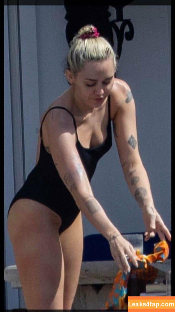Miley Cyrus / https: / mileycyrus leaked photo photo #0063